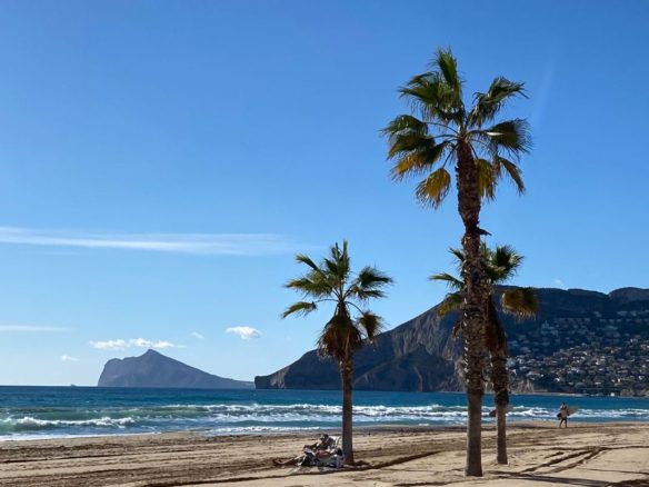 Piękna plaża na Costa Blanca, Alicante – popularna lokalizacja na zakup nieruchomości