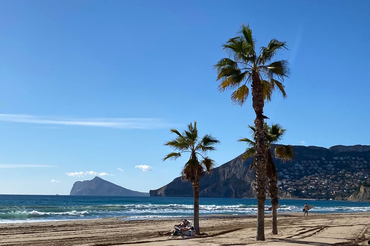 Piękna plaża na Costa Blanca, Alicante – popularna lokalizacja na zakup nieruchomości